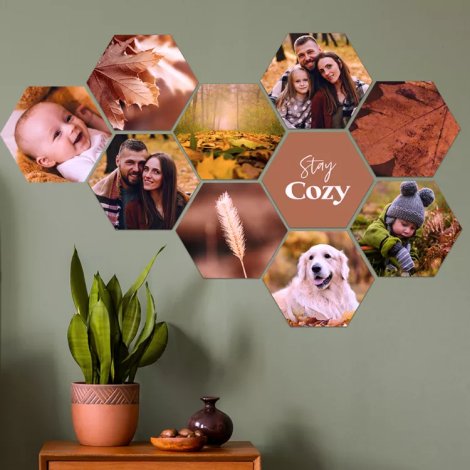 Hexagon collage op groene muur