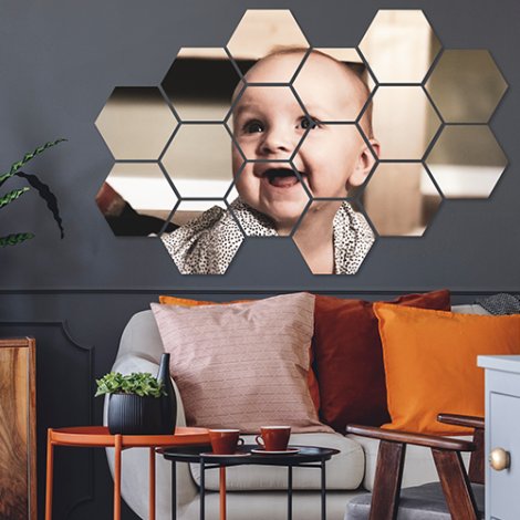 foto over meerdere hexagons aan muur