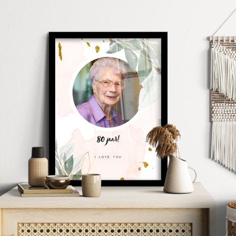 Poster met lijst van foto en tekst '80 jaar'