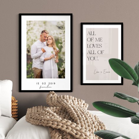 Set van 2 posters met lijst aan bruinige muur