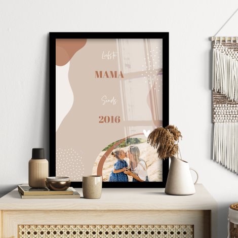Poster met lijst met foto en tekst voor de witte muur
