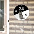 Voorbeeld van een rond naambordje voordeur katten aan de muur thumbnail