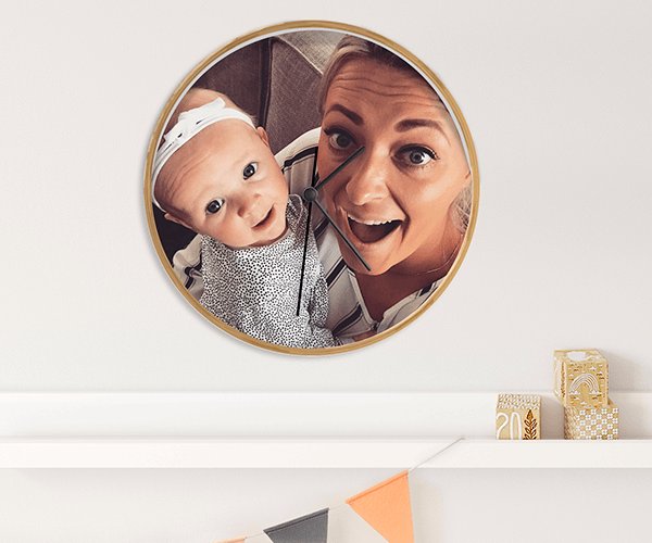 babyfoto op wandklok