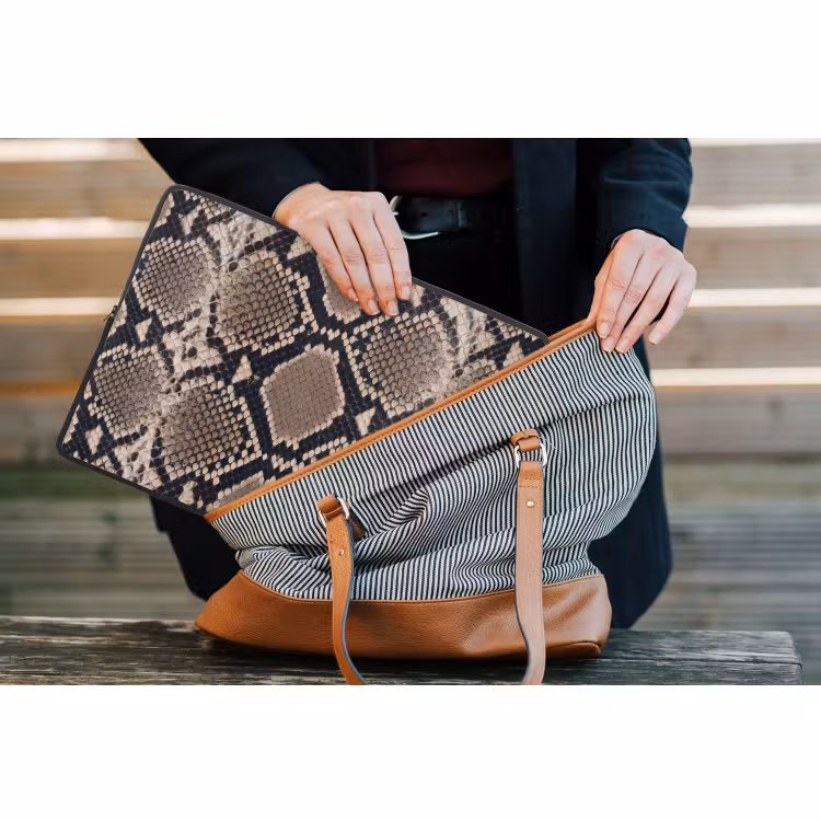 Laptophoes - Slangenprint - Python - Bruin — 4